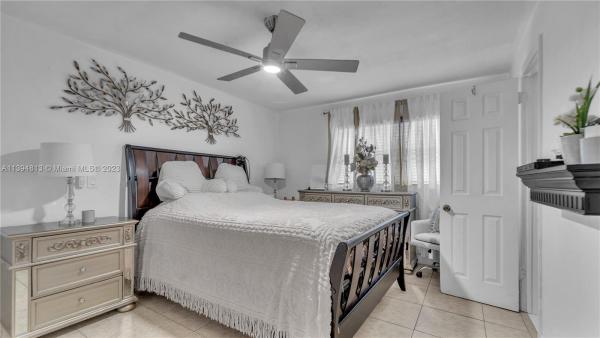 Liberia, 3301 N 23rd Ave, Hollywood, Florida 33020, image 2