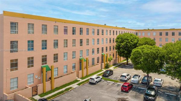 Royal Palms, 7420 W 20th Ave #250, Hialeah, Florida 33016, image 1