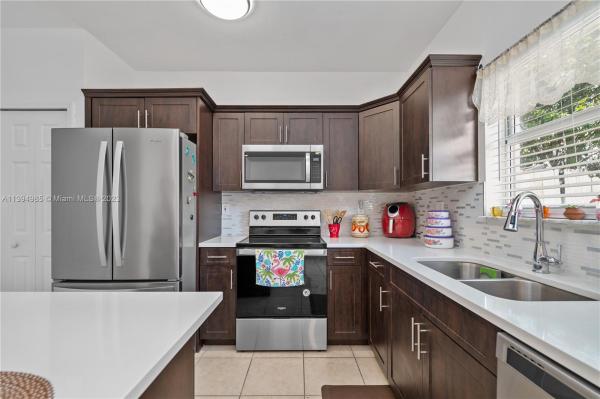 Venetia Groves, 1690 SE 31 Ct #, Homestead, Florida 33035, image 2