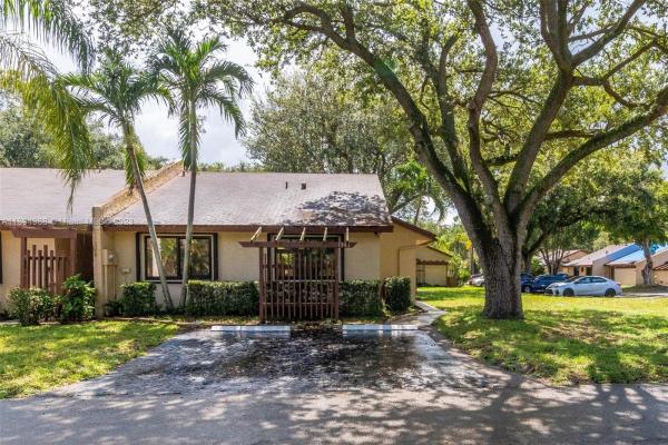 East Lakes Townhomes, 1541 NW 98th Ter, Pembroke Pines, Florida 33024, image 1