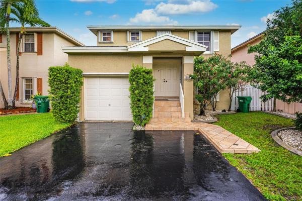 Villas At Woodland Greens, 5860 Woodland Point Dr, Tamarac, Florida 33319, image 1
