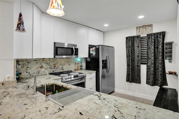 Somerset, 2800 Somerset Dr #112J, Lauderdale Lakes, Florida 33311, image 2