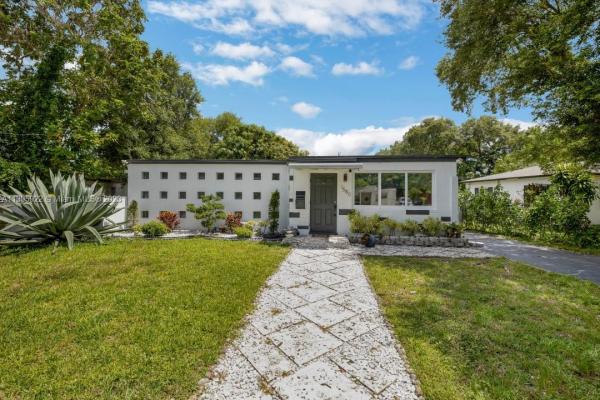 Dixie Gardens, 1580 NE 138th St, North Miami, Florida 33161, image 1