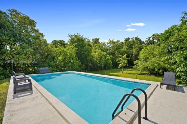 Biscayne Gardens, 150 NW 156th St, Golden Glades, Florida 33169, image 2