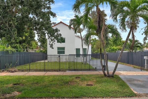 Oceanside Isle Of Normandy, 1327 Biarritz Dr, Miami Beach, Florida 33141, image 2