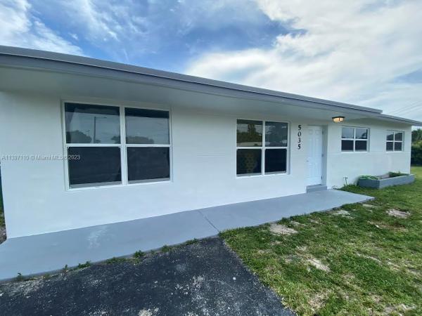 Carol City, 5035 NW 178th Ter, Miami Gardens, Florida 33055, image 2