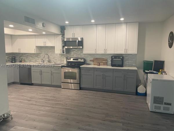 Valencia Village, Davie, Florida 33324, image 1