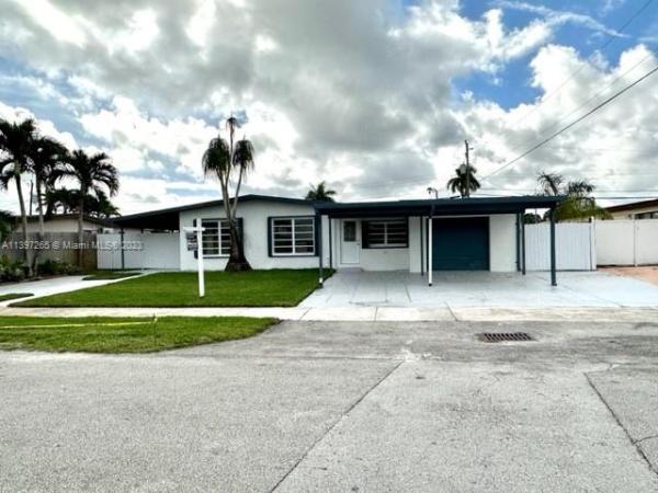 Westwood Lakes Residential, 10730 SW 52nd Ter, Westwood Lakes, Florida 33165, image 2