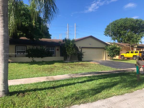 Meadow Wood Manor, 12406 SW 259th Ter, Goulds, Florida 33032, image 2