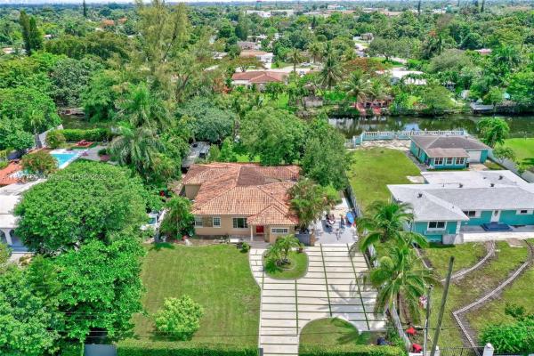 Biscayne Gardens, 290 N Biscayne River Dr, Golden Glades, Florida 33169, image 2