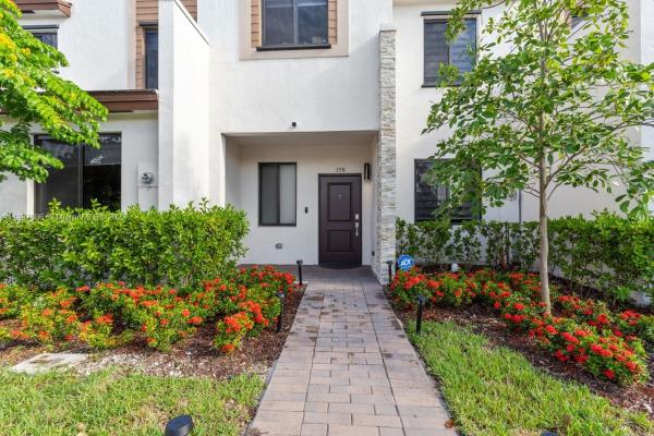 Las Ramblas At Via Ventura, 398 NE 214th St #398, Ives Estates, Florida 33179, image 1