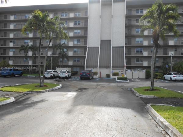 Rolling Hills Golf And Tennis Club, 3150 W Rolling Hills Cir #605, Davie, Florida 33328, image 1