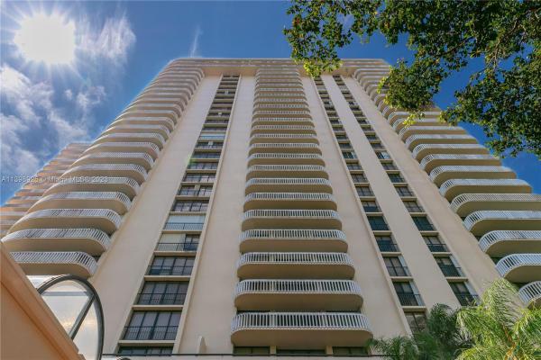 Turnberry Towers, 19355 Turnberry Way #15A, Aventura, Florida 33180, image 1