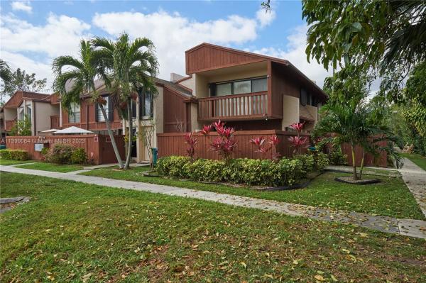 Snapper Village, 6614 114 #F 71, Kendall, Florida 33173, image 2