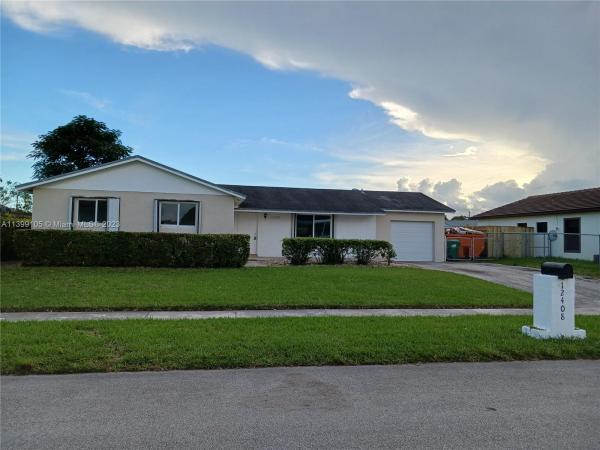 Meadow Wood Manor, 12408 SW 266th Ln, Kendale Lakes, Florida 33032, image 1