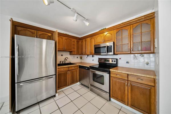 Gateway House South, 16710 NE 9th Ave #407, North Miami Beach, Florida 33162, image 1