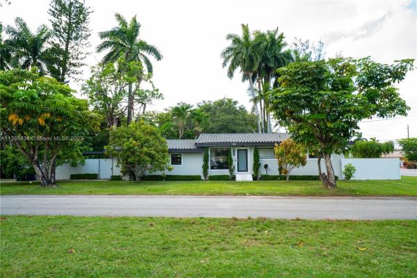 Country Club Estates, 983 Morningside Dr, Miami Springs, Florida 33166, image 2
