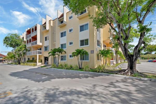 Village Of Kings Creek, 7701 Camino Real #219A, Glenvar Heights, Florida 33143, image 2