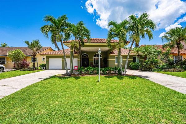 Munne Royal Homes, 19661 Cutler Ct, Cutler Bay, Florida 33189, image 1