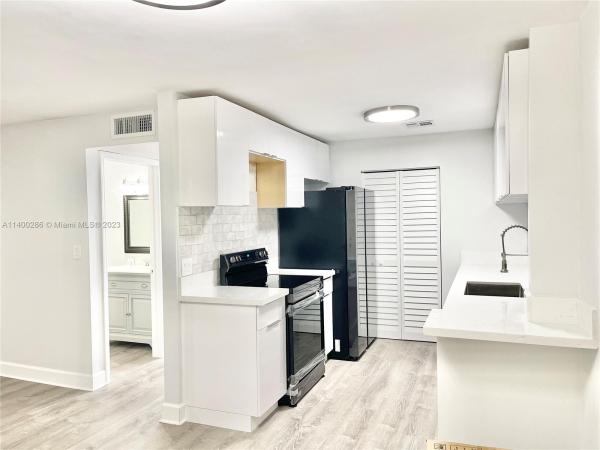 Palm Village Club, 500 NE 2nd St #412, Dania Beach, Florida 33004, image 1