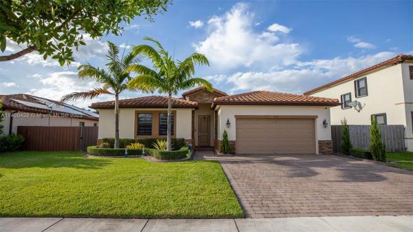 Kingman Commons, 2563 SE 1st St, Homestead, Florida 33033, image 1