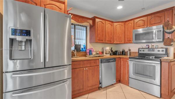 Lakewood East, 920 NW 48th Ave, Coconut Creek, Florida 33063, image 1