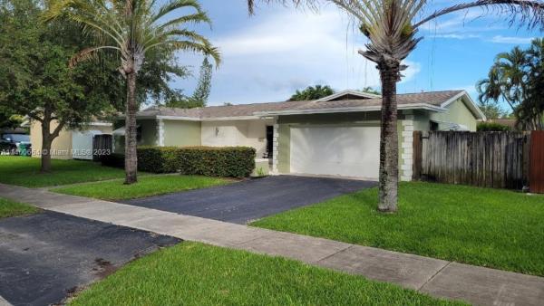 Bel Aire, 9414 SW 186th St, Cutler Bay, Florida 33157, image 2