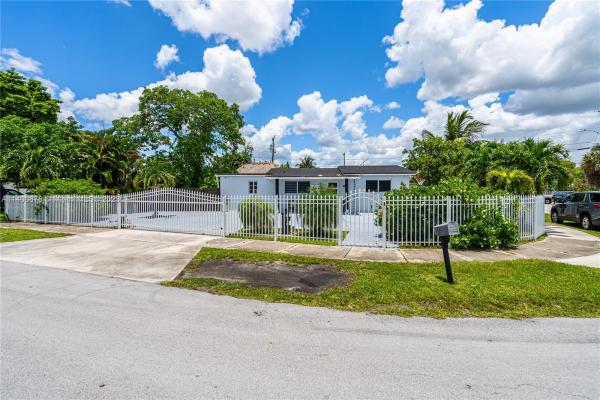 Lake Lucerne, 2001 NW 206th St, Miami Gardens, Florida 33056, image 1