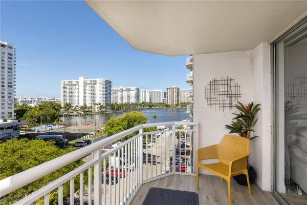 Del Prado, 18051 Biscayne Blvd #502-1, Aventura, Florida 33160, image 2