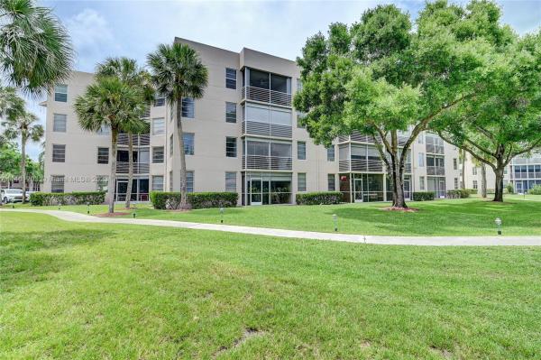 Sabal Palm Of Pine Island Ridge, 1900 Sabal Palm Dr #205, Davie, Florida 33324, image 2