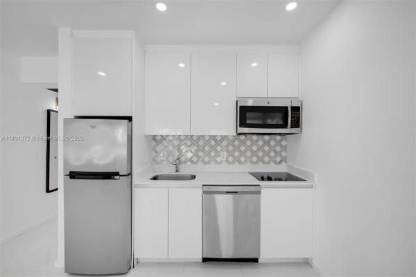 Elisa, 801 15th St #108, Miami Beach, Florida 33139, image 1
