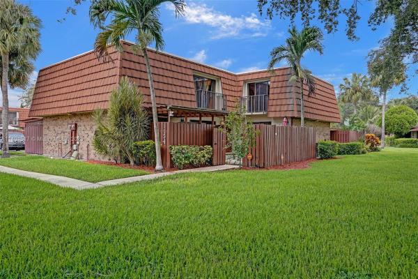 Village At Lake Pine, 1154 SW 118th Ter, Davie, Florida 33325, image 2