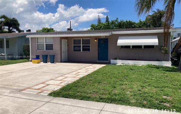 Lantana No HOA, 407 W Ocean Ave, Lantana, Florida 33462, image 1