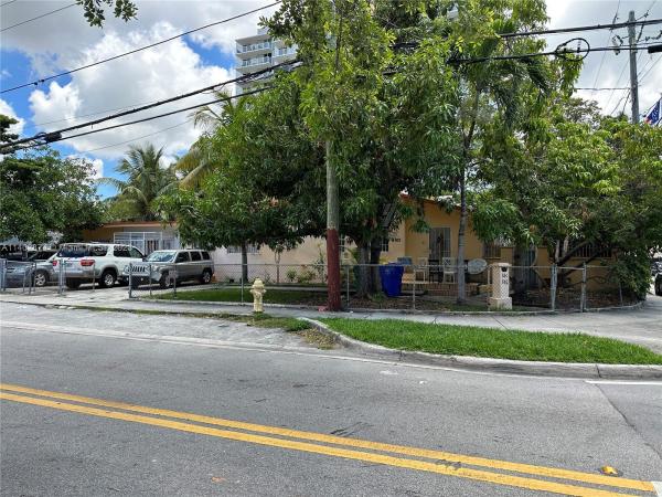 Stuarts, 840 SW 9th Ave, Miami, Florida 33130, image 1