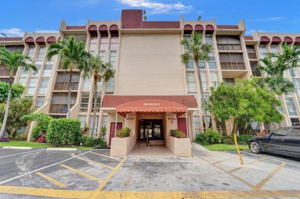 De Soto Park North, 2001 Atlantic Shores Blvd #209, Hallandale Beach, Florida 33009, image 1