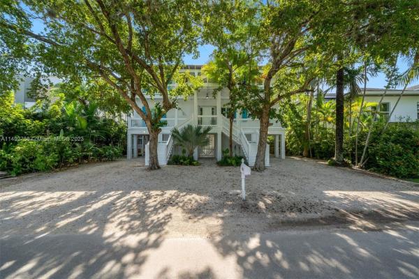 Tropical Isle Homes, 265 Hampton Ln, Key Biscayne, Florida 33149, image 1