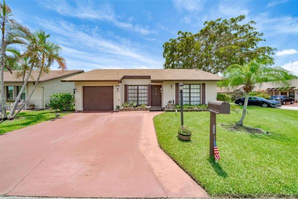 The Meadows Of Crystal Lake, 1762 SW 20th Ter, Deerfield Beach, Florida 33442, image 2