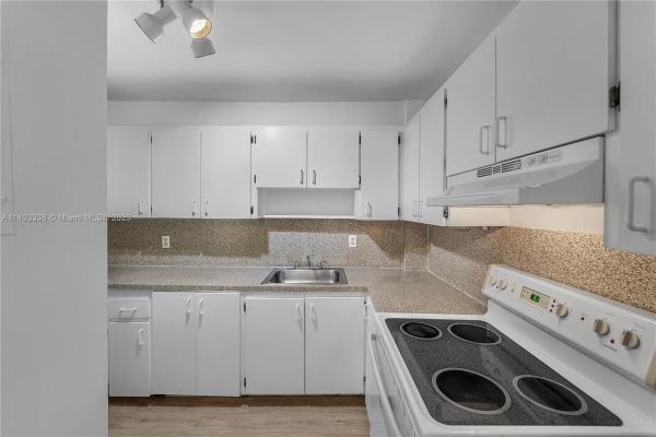 5050 Building, 5050 NW 7th St #PH3, Miami, Florida 33126, image 1