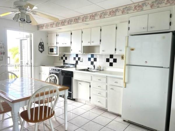 Sunshine Villa, 223 S Federal Hwy #70, Dania Beach, Florida 33004, image 1