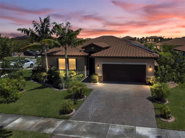 Kingman Commons, 2365 SE 3rd St, Homestead, Florida 33033, image 1