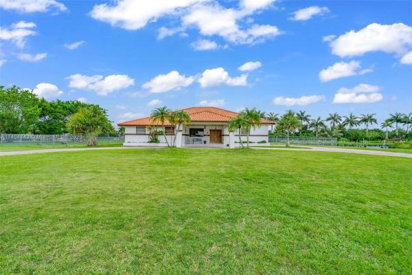 Daisy, 13241 SW 220th St, Redland, Florida 33170, image 1