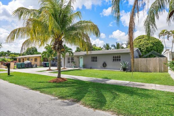 Mary Homes, 14532 SW 293rd Ter, Leisure City, Florida 33033, image 1
