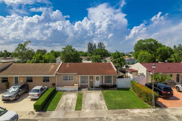 Royale Green, 12913 SW 43rd Ter, Kendale Lakes, Florida 33175, image 2