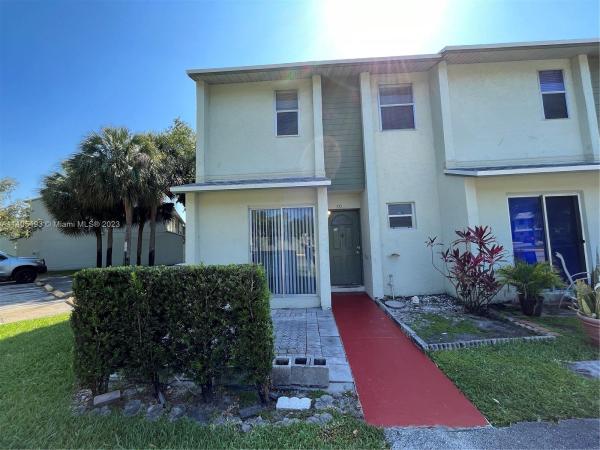 Crystal View Townhomes, 781 Crystal Lake Dr, Deerfield Beach, Florida 33064, image 1