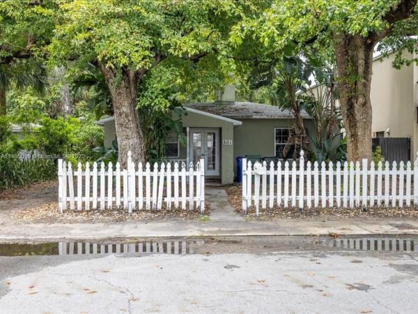 Poinciana Park, 501 SE 21st St, Fort Lauderdale, Florida 33316, image 1