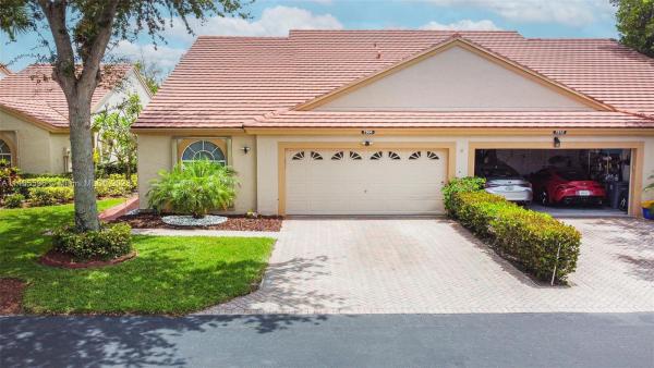 Emerald Pointe, 7904 Coral Pointe Dr, Delray Beach, Florida 33446, image 2