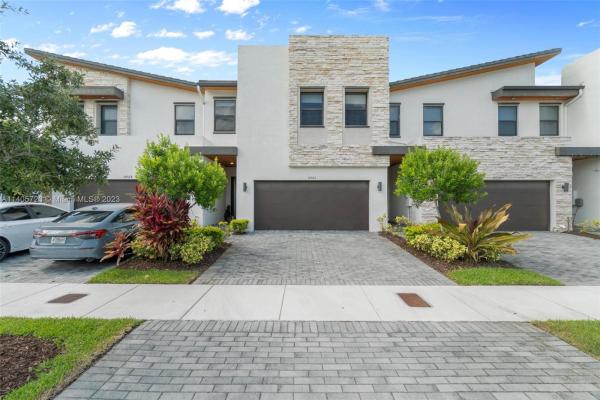 Summit At Park Central, 10561 NW 78th Ter, Doral, Florida 33178, image 1