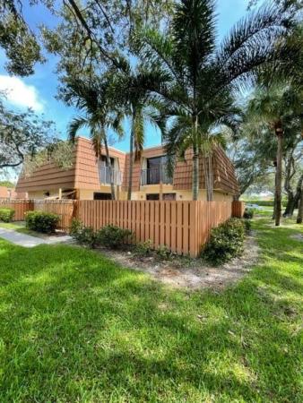 Village Of Sandalwood Lakes North, 135 Heritage Way, West Palm Beach, Florida 33407, image 1