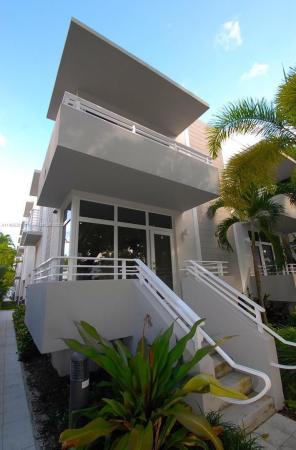 D Gems, 619 Meridian Ave #1, Miami Beach, Florida 33139, image 1