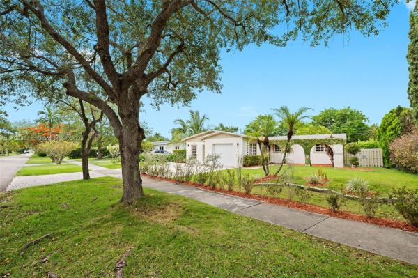 Whispering Pines Estates, 8980 Ridgeland Dr, Cutler Bay, Florida 33157, image 2